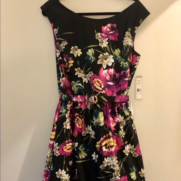 NWT Beautiful belted floral dress - Picture 1 of 5